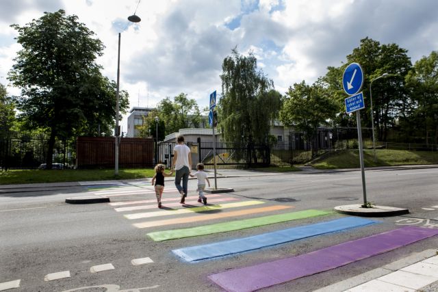 Διάβαση-«ουράνιο τόξο» καταγγέλλει τη στοχοποίηση της ομοφυλοφιλίας στη Ρωσία